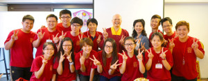 2014年4月26日、27日，在台灣雷藏寺所舉行的首屆「大專超生命活力成長營」，由真佛宗博士教授團授課，精彩成功。圖為蓮寧上師與學員合影