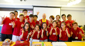 2014年4月26日、27日，在台灣雷藏寺所舉行的首屆「大專超生命活力成長營」，由真佛宗博士教授團授課，精彩成功。圖為蓮寧上師與學員合影