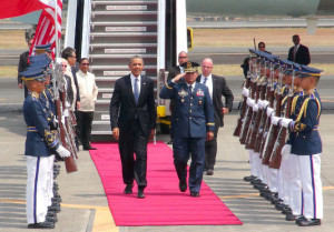 歐巴馬抵馬尼拉機場 
