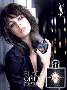 超模Edie Campbell代言Yves Saint Laurent香水「Black Opium」。p1022-a3-01