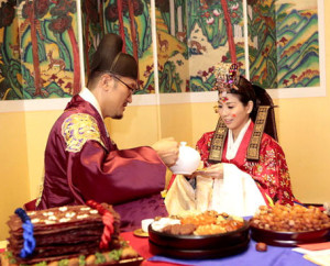 許茹芸在首爾舉行韓國傳統婚禮，婚禮媲美韓劇。p1022-a8-05