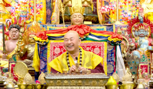 2014年9月20日，蓮生法王主持美國西雅圖雷藏寺週末同修會，同修本尊為地藏王菩薩。圖為蓮生聖尊。p1023-04-01