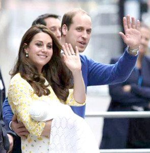 威廉王子和凱特王妃手抱小公主 夏綠蒂向民眾揮手p1055-a4-08