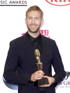  凱文哈里斯奪得 年度最佳舞曲、電音榜歌手獎p1057-a8-02