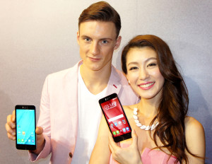 華碩自拍神器ZenFone Selfie亮相SONY DSC