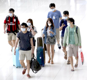 南韓民眾出門旅行時人人戴口罩p1062-a4-01
