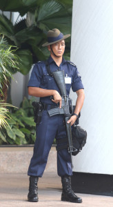 新加坡警察荷槍實彈維安p1082-a1-08