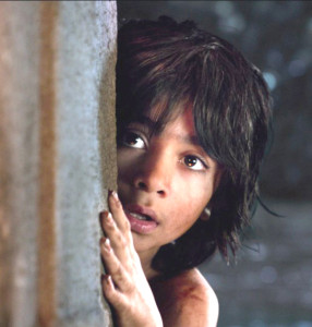 Neel Sethi飾演無父無母的人類小男孩毛克利p1104-a1-15
