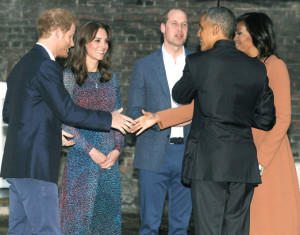 威廉王子、凱特王妃以及哈利王子接見歐巴馬伉儷p1106-a1-03