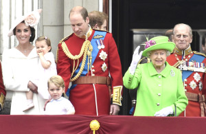 凱特王妃、夏綠蒂公主、喬治王子及威廉王子、英女王伊利沙白二世及菲利埔親王p1113-a1-02
