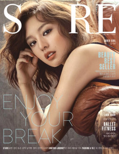 南韓時尚雜誌「SURE」7月號公開演員金智媛的寫真，吸引網友們的視線。p1114-a5-05