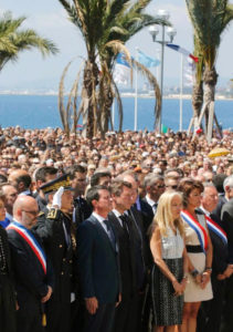 法國總理瓦爾斯與各級政要及民眾默哀悼尼斯恐攻罹難者p1118-a1-09