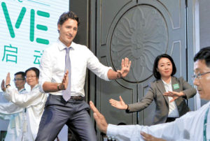 加拿大總理杜魯道在上海幫加拿大業者站台，打太極拳宣傳龍蝦與冰酒p1125-a1-04