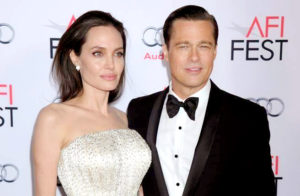 好萊塢性感男星布萊德彼特（Brad Pitt）與安潔莉娜裘莉（Angelina Jolie）因合作《史密斯任務》擦出愛火，婚後頻頻出席公開場合曬恩愛的2人，卻在近日驚傳婚變，女方甚至已經訴請離婚，澄清並非第三者介入，而是雙方對孩子的養育觀念存在著「無法消除的歧異」。p1127-a5-03