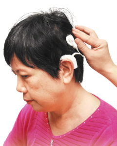 戴人工電子耳p1150-a6-03A