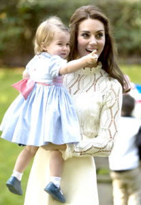 凱特王妃抱著夏綠蒂公主 p1159-a1-05a