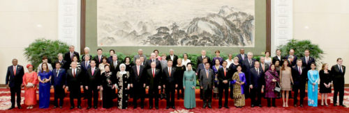 中國國家主席習近平伉儷與各國領袖及代表合影 p1161-a1-03