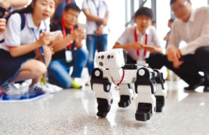 一個機器狗在第四屆中國機器人峰會的展覽上展出 bp1163-a1-06aWeb Only
