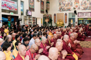 2017年9月23日週六晚間，美國西雅圖雷藏寺恭請蓮生法王盧勝彥主持幽冥教主地藏王菩薩同修會，四眾弟子護持。圖為同修會座無虛席。