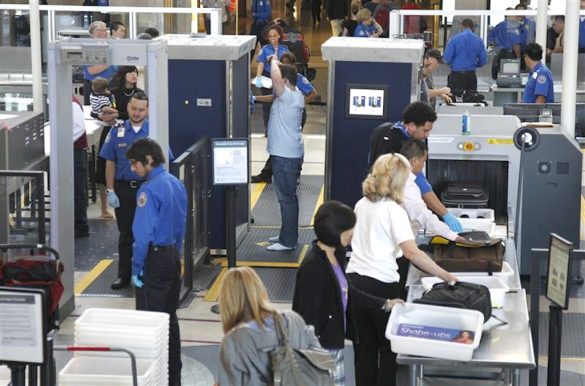 旅客接受隨身行李安檢