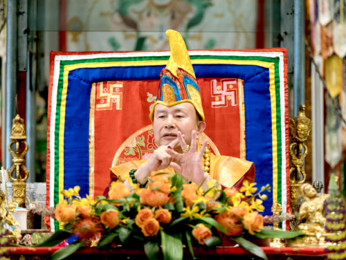 黄教宗喀巴祖师第100世代表甘丹赤巴法王 曾参访彩虹山庄和西雅图雷藏