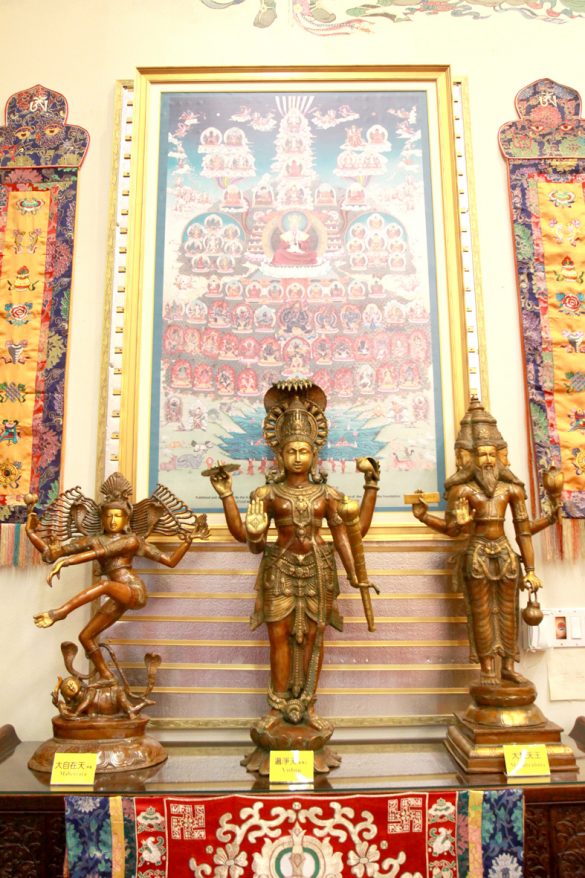  2018年7月4日，西雅圖雷藏寺恭請蓮生佛慈悲開光印度三大神壇城，分別是保護神（遍淨天Vishnu）、創造神（大梵天王Mahabrahma）、破壞神（大自在天Mahesvara）。圖說印度三大神金身。